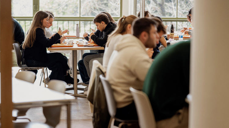 Γεύματα στους φοιτητές με μόλις 1 ευρώ προσφέρουν τα γαλλικά πανεπιστήμια