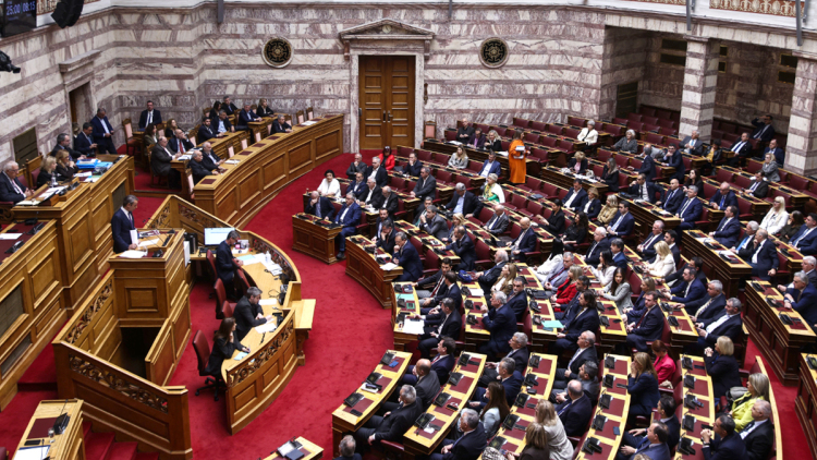 «Μετωπική» κυβέρνησης- ΠΑΣΟΚ με φόντο την άρνηση σε Προανακριτική  για τον ΟΠΕΚΕΠΕ και τις επιφυλάξεις για Εξεταστική για τις υποκλοπές