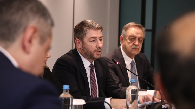 Το νέο δύσκολο τοπίο για το ΠΑΣΟΚ, αποχωρήσεις και επιστροφές πριν τα νέα κόμματα του Τσίπρα και της Καρυστιανού
