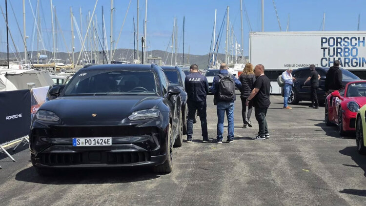 Έφοδος των... Ράμπο της ΑΑΔΕ σε εκδήλωση της Porsche Ελλάδας - Δείτε εικόνες
