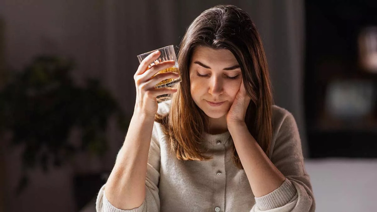 Η σεμαγλουτίδη «κόβει» και το αλκοόλ με μία ένεση την εβδομάδα – Νέα μελέτη στο Lancet