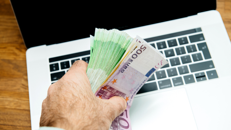 Ευρωπαϊκή Εισαγγελία και ΑΑΔΕ μαζί στο κυνήγι των «καρουζέλ» που κάνουν πάρτι με τον ΦΠΑ