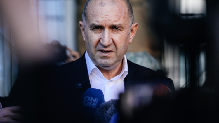 Βουλγαρία: Ο νικητής των εκλογών Ρούμεν Ράντεφ έλαβε εντολή σχηματισμού κυβέρνησης