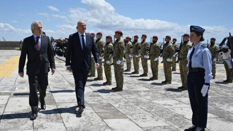 Δένδιας: Η Ελλάδα εξετάζει την αγορά στρατιωτικών αεροσκαφών C-390

