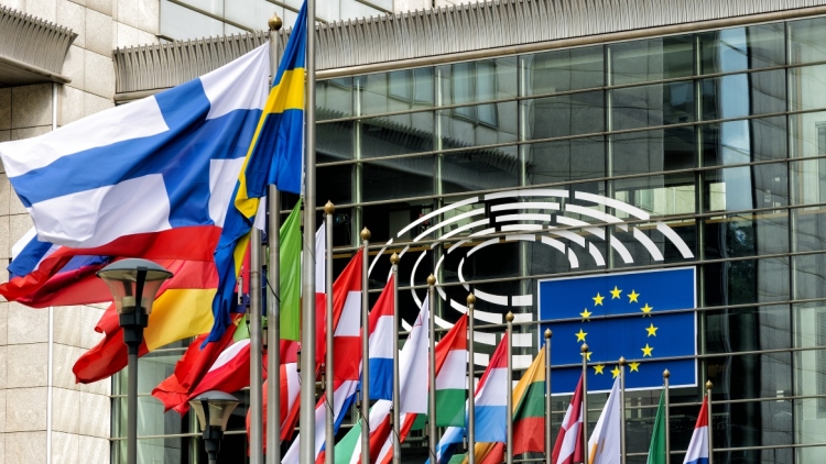 Ευρωπαϊκό Κοινοβούλιο: Πράσινο φως για την απαγόρευση υπηρεσιών AI που δημιουργούν ψεύτικες σεξουαλικές εικόνες