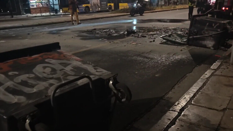 Φωτιά σε κάδο προκάλεσε διακοπή κυκλοφορίας στην Λεωφόρο Αλεξάνδρας

