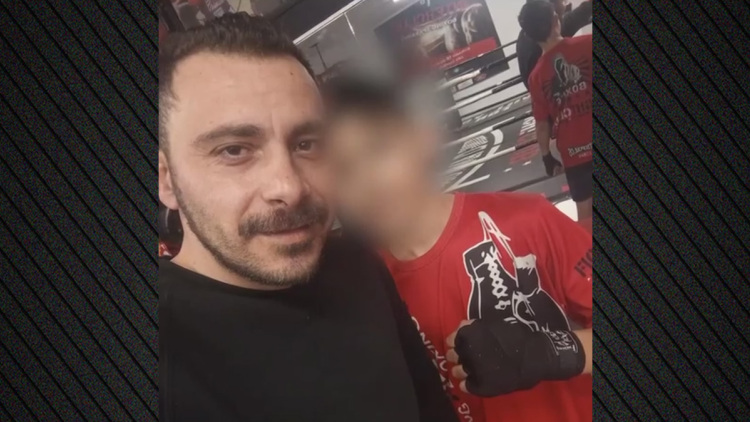 «Το παιδί μου ζήτησε να ρίξει μια βολή, το όπλο είναι ακίνδυνο» λέει ο πατέρας που παρότρυνε τον 12χρονο γιο του να πυροβολήσει 