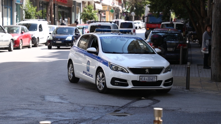 Θεσσαλονίκη: 40χρονος μπήκε οπλισμένος σε ίντερνετ καφέ και έψαχνε την πρώην σύντροφό του