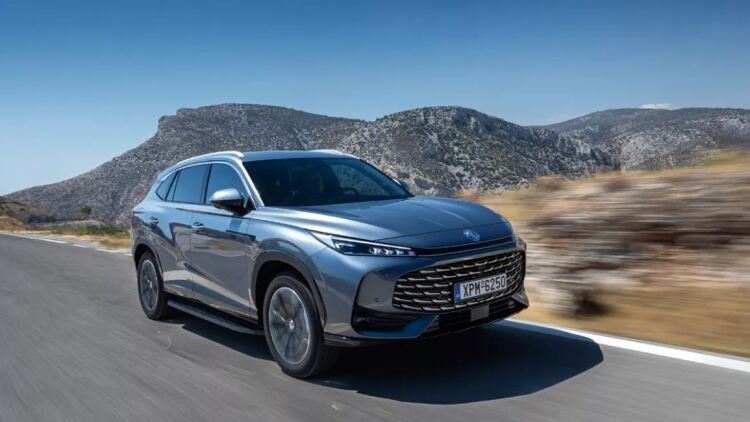 Δοκιμάζουμε το πολύ οικονομικό MG HS PHEV - Πόσο κοστίζει στην Ελλάδα;
