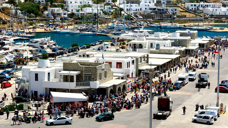 Nέο Χωροταξικό Πλαίσιο για τον Τουρισμό: Πέντε ζώνες ανάπτυξης, μέγιστος αριθμός κλινών σε νησιά, τι άλλο αλλάζει