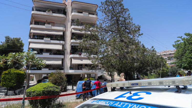 Κλιμάκιο του Υπουργείου Παιδείας στο σχολείο των δύο 17χρονων μαθητριών που έπεσαν από τον έκτο όροφο πολυκατοικίας στην Ηλιούπολη