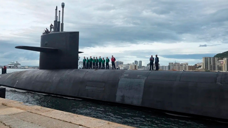 Πυρηνικά παιχνίδια ανάμεσα σε Ιράν και ΗΠΑ: «Θα εμπλουτίσουμε ουράνιο στο 90%» απειλεί η Τεχεράνη, στο Γιβραλτάρ έδεσε αμερικανικό πυρηνικό υποβρύχιο