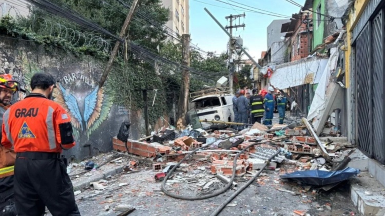 Τουλάχιστον ένας νεκρός και τρεις τραυματίες από ισχυρή έκρηξη σε γειτονιά στη Βραζιλία, δείτε βίντεο