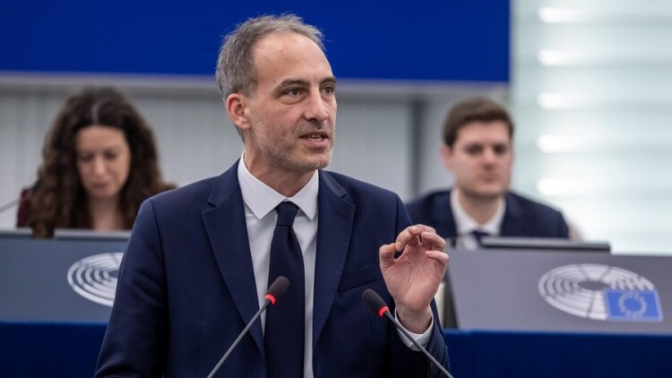 Γάλλος κεντροαριστερός βουλευτής και υποψήφιος πρόεδρος είχε οδηγίες να… αποφεύγει τους φτωχούς ψηφοφόρους
