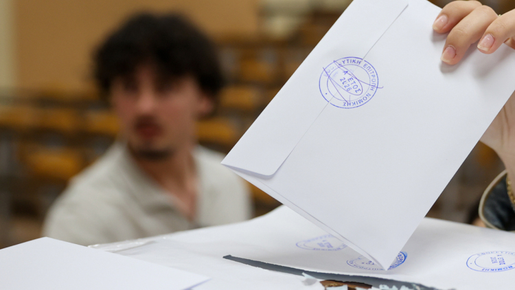 Διπλή πρωτιά... ξανά στις φοιτητικές εκλογές: Τα ποσοστά που δίνουν ΔΑΠ και Πανσπουδαστική, επεισόδια στο ΕΚΠΑ