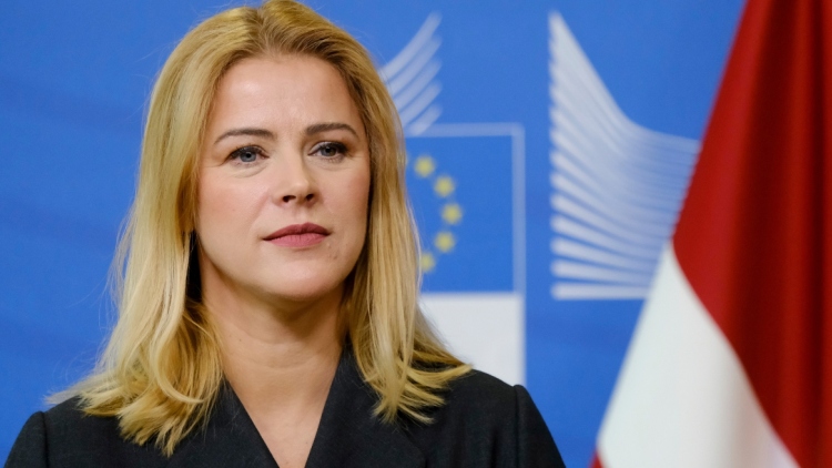Λετονία: Παραιτείται η πρωθυπουργός Εβίκα Σιλίνια, μερικούς μήνες πριν από τις εκλογές του Οκτώβριου