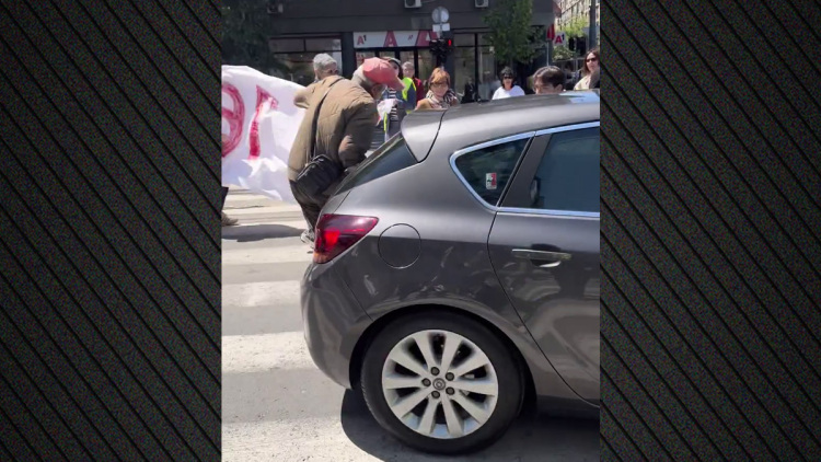 Ένταση σε φοιτητική κινητοποίηση στη Σερβία, αυτοκίνητο παρέσυρε 90χρονο
