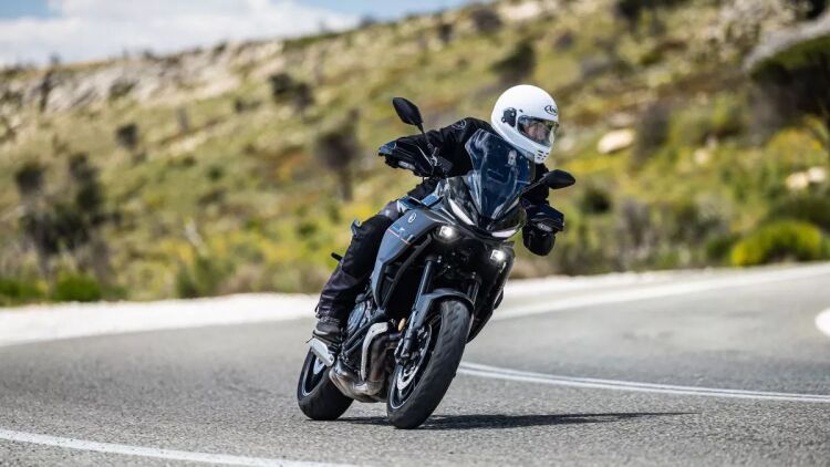 Δοκιμάζουμε το Yamaha Tracer 7 με το αυτοματοποιημένο κιβώτιο - Πόσο κοστίζει στην Ελλάδα;