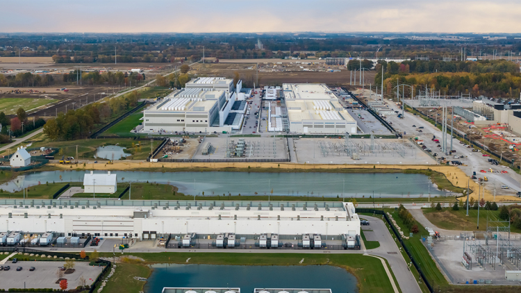 Τους έκοψαν το πότισμα λόγω ξηρασίας ενώ data center κατανάλωνε εκατομμύρια λίτρα νερού κρυφά