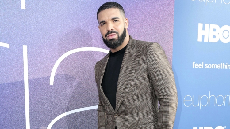 Ο Drake αποκάλυψε ότι ο πατέρας του έδωσε μάχη με τον καρκίνο στο νέο του τραγούδι