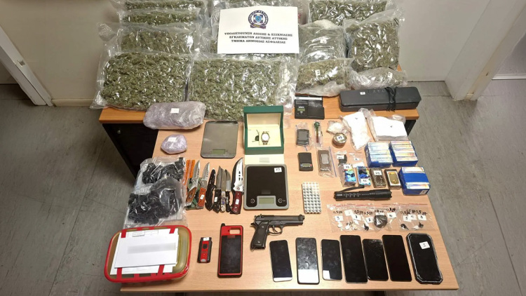 Εξαρθρώθηκαν δύο εγκληματικές οργανώσεις σε Αττική και Βοιωτία: Οι κλοπές ΙΧ, τα ναρκωτικά και ο ρόλος του κλειδαρά