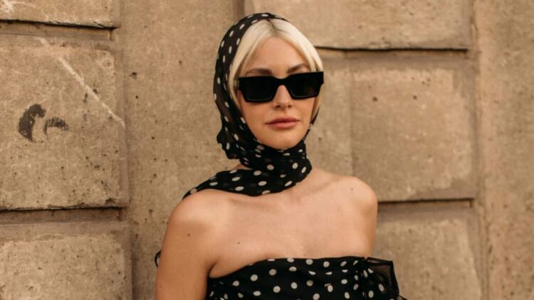 Μαντήλι στα μαλλιά: Οι πιο stylish τρόποι να το φορέσουμε
