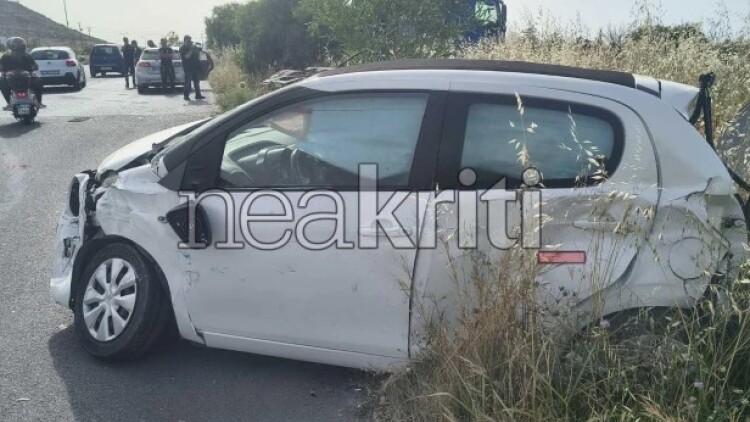 Δύο τραυματίες μετά από σύγκρουση αυτοκινήτου με φορτηγό στο Ηράκλειο της Κρήτης, δείτε φωτογραφίες