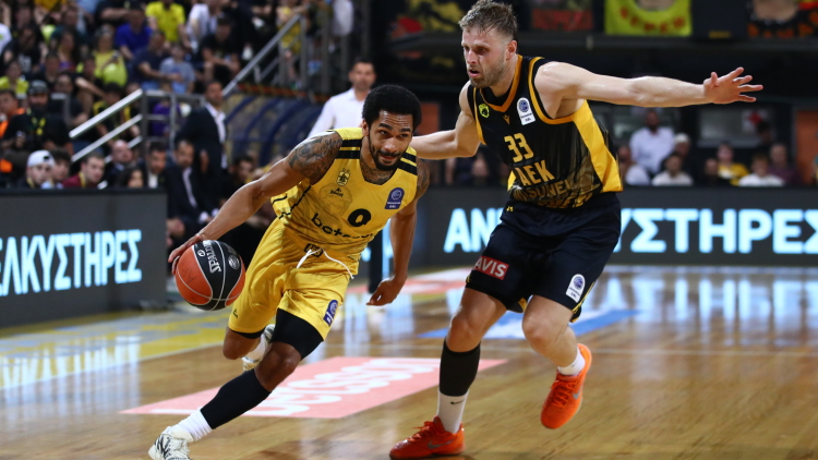 Άρης - ΑΕΚ 90-81: Οι Θεσσαλονικείς ισοφάρισαν τη σειρά και την έστειλαν σε τρίτο ματς, δείτε βίντεο 
