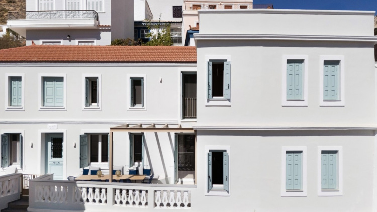 Δύο έργα σε Μάνη και Κάρπαθο αποθεώνουν την τέχνη του ντόπιου μάστορα