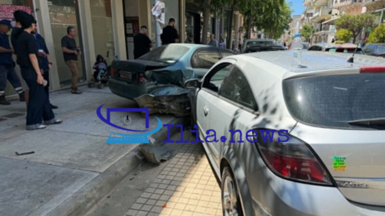 Πανικός στην Αμαλιάδα, αυτοκίνητο έπεσε πάνω σε παρκαρισμένα ΙΧ στο κέντρο της πόλης

