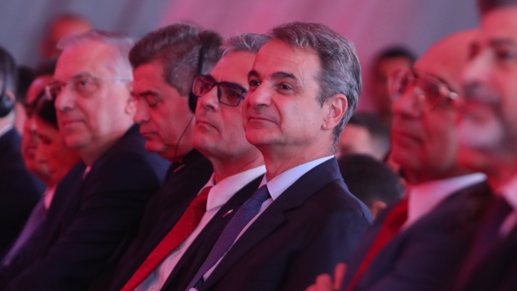 Live ο Κυριάκος Μητσοτάκης στα εγκαίνια της νέας γραμμής παραγωγής της Coca-Cola Τρία Έψιλον