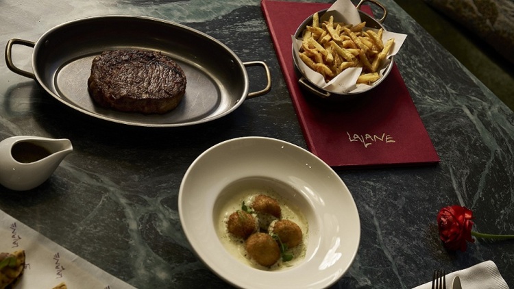 Lalane Athens: Το νέο all-day spot στο Μαρούσι που συνδυάζει comfort fine dining και urban ατμόσφαιρα