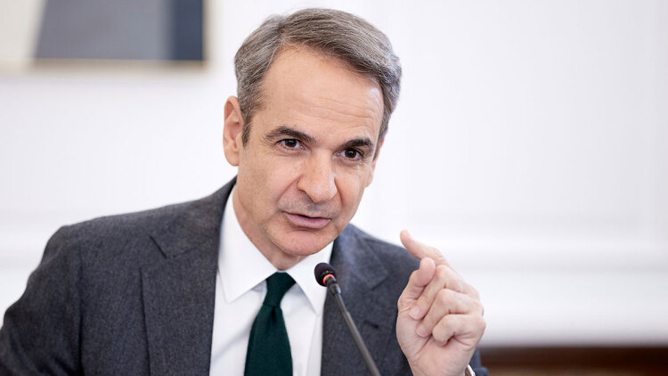 Σύσκεψη υπό Μητσοτάκη για την αντιπυρική: Πάνω από 18.500 πυροσβέστες και 4.000 οχήματα στη μάχη για τις πυρκαγιές – 100 βάσεις drones και 33 εναέρια μέσα πυρόσβεσης
