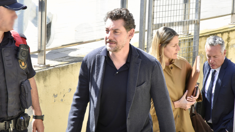 Το χαμένο κινητό του Τζόναθαν Άντικ της Mango περιπλέκει το θρίλερ για τον θάνατο του πατέρα του