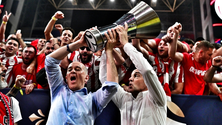 Αγγελόπουλοι μετά την κατάκτηση της Euroleague: «Σαν σήμερα πριν πέντε χρόνια χάσαμε τον πατέρα μας, του το αφιερώνουμε»