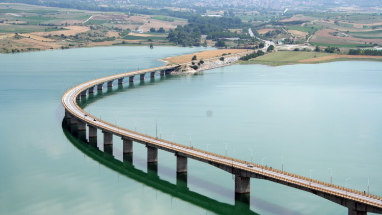 Θρίλερ στην Κοζάνη με νεκρό άνδρα σε λίμνη, ήταν μέσα σε αυτοκίνητο