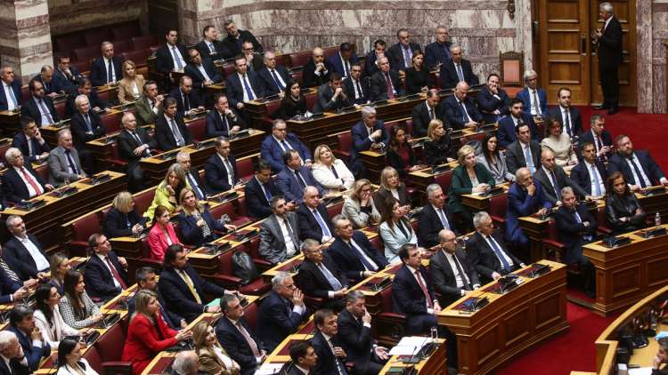 Απέραντο φρενοκομείο στη Βουλή με 10 κόμματα: Από ΨΕΚ, ρωσόφιλους, θρησκόληπτους έως κομμάτια και θρύψαλα της Αριστεράς