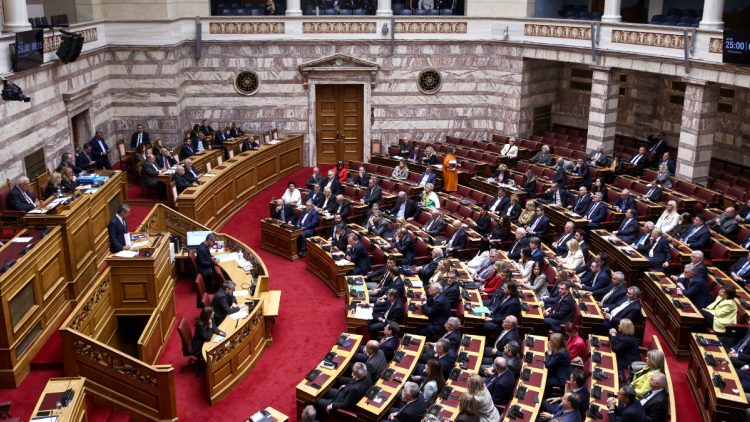 Απέραντο φρενοκομείο στη Βουλή με 10 κόμματα: Από ΨΕΚ, ρωσόφιλους, θρησκόληπτους έως κομμάτια και θρύψαλα της Αριστεράς