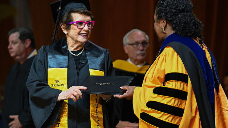 Η Billie Jean King πήρε πτυχίο στα 82 της, 61 χρόνια αφότου παράτησε το πανεπιστήμιο