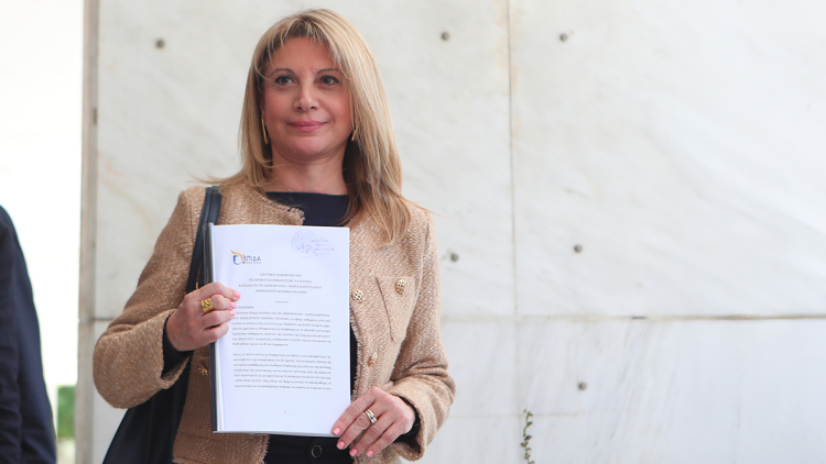 Στον Άρειο Πάγο η Καρυστιανού για την ιδρυτική διακήρυξη της Ελπίδας για τη Δημοκρατία: «Καλούμε όσους θέλουν την αλλαγή να έρθουν δίπλα μας»