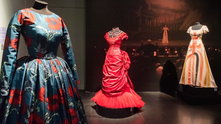 “Maria La Callas”: Τι είδαμε στην έκθεση στο Μουσείο Μπενάκη - Τα εμβληματικά κοστούμια και τα εντυπωσιακά φορέματα
