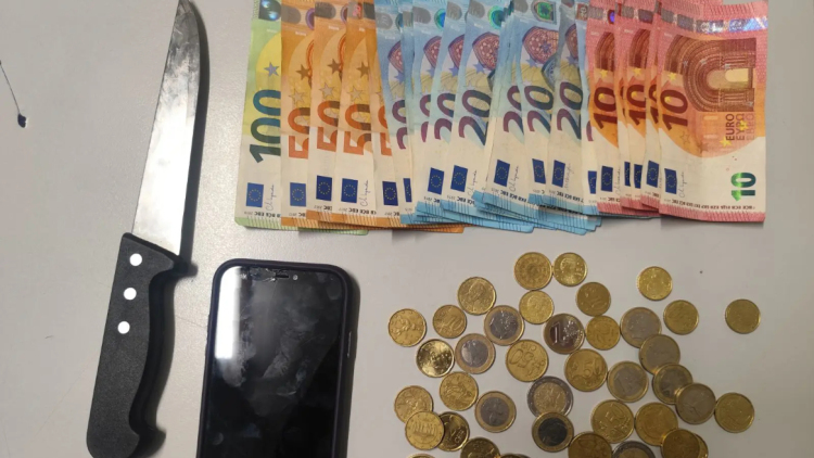 Σύλληψη τριών νεαρών για ληστεία βενζινάδικου με απειλή μαχαιριού στο Παγκράτι
