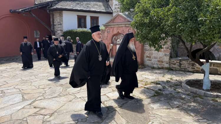 Ο Αρχιεπίσκοπος Αμερικής και φοιτητές Θεολογίας επισκέπτονται το Άγιον Όρος
