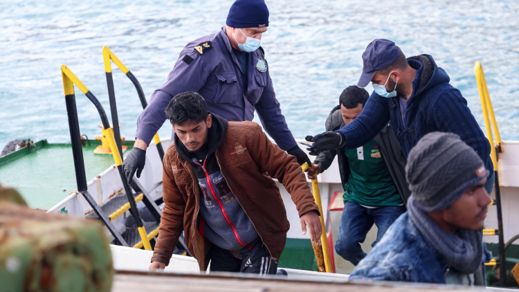Τουλάχιστον 610 παράνομοι μετανάστες περισυνελέγησαν μέσα σε μία ημέρα νότια της Κρήτης