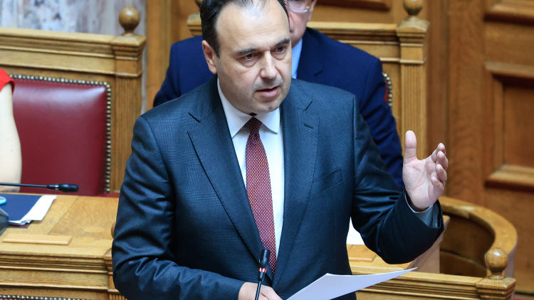 Βουλή: Υπερψηφίστηκε το νομοσχέδιο για τη διασυνοριακή ανταλλαγή δικαιολογητικών