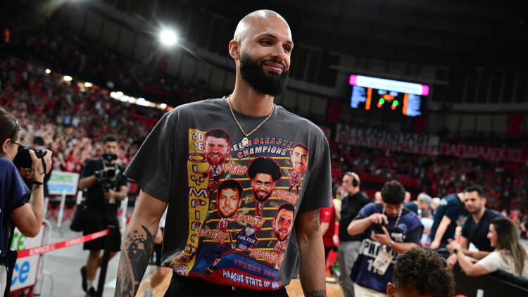Ολυμπιακός: Το φοβερό t-shirt  του Φουρνιέ για τους πρωταθλητές Ευρώπης 