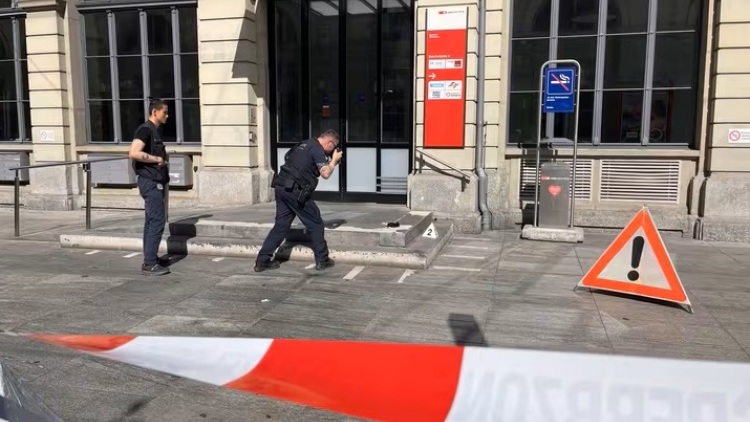 Επίθεση με μαχαίρι σε σιδηροδρομικό σταθμό στην Ελβετία: Τέσσερις τραυματίες, ο δράστης φώναζε «Αλλάχου Άκμπαρ»