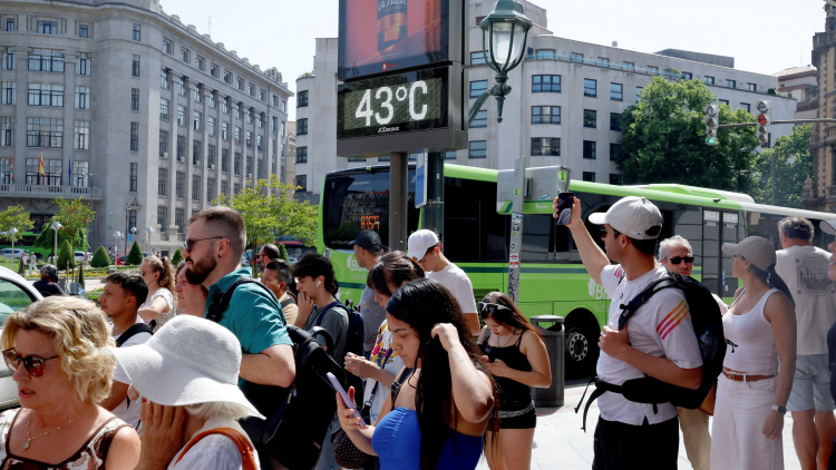 Καύσωνας στην Ευρώπη: Σπάνε ρεκόρ στη Βρετανία, 40αρια σε Γαλλία και Ισπανία, σε κόκκινο συναγερμό μεγάλες πόλεις στην Ιταλία