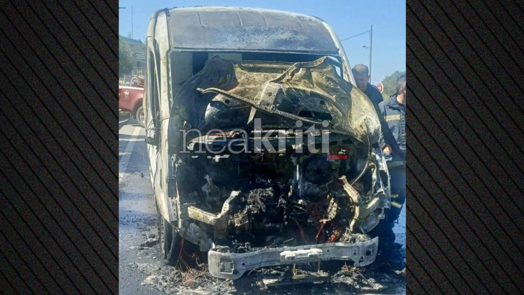 Φορτηγό τυλίχθηκε στις φλόγες εν κινήσει στο Ηράκλειο της Κρήτης, δείτε φωτογραφίες