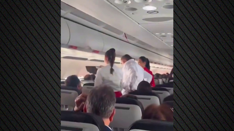 Πανικός σε πτήση στην Κολομβία: Επιβάτες κλαίνε και προσεύχονται μετά από δύο αποτυχημένες προσγειώσεις, δείτε βίντεο